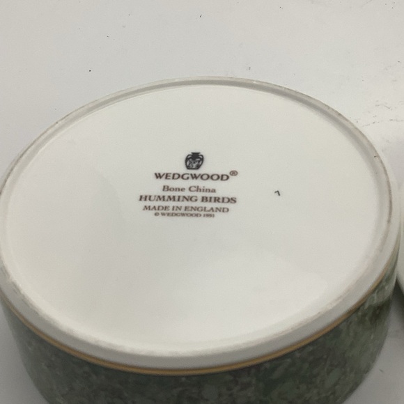Vintage 1991 Wedgwood English Bone China Hummingbird Trinket Box - Picture 9 of 10